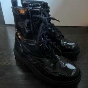 Women’s Vegan Black Patent Leather Combat Lace-Up Boots Moto Boots Edgy size 7